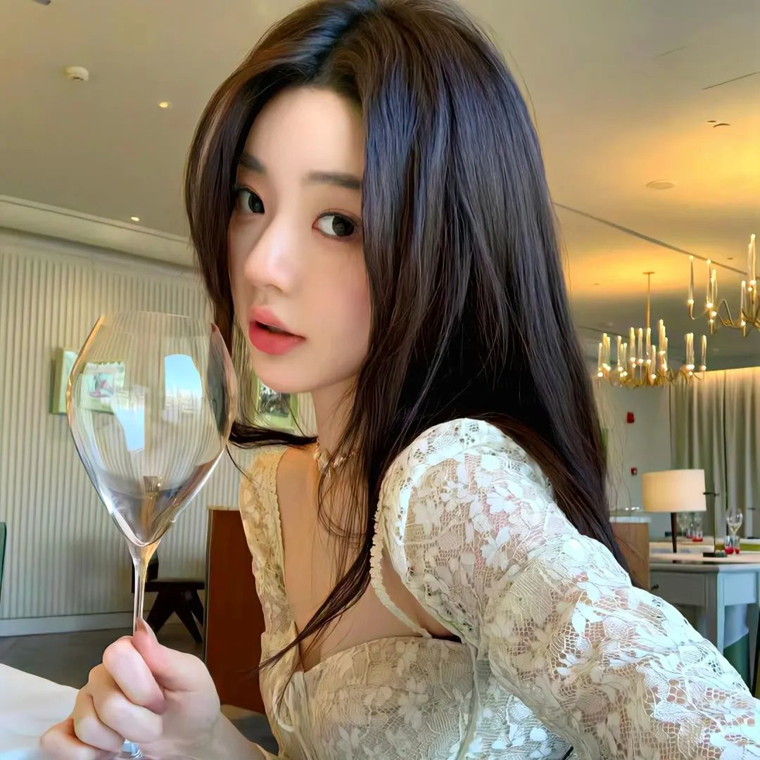 像两滴水